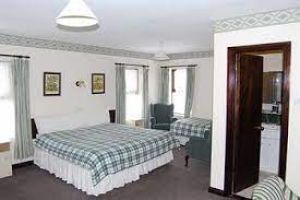 Bedrooms @ The Commercial & Tourist Hotel